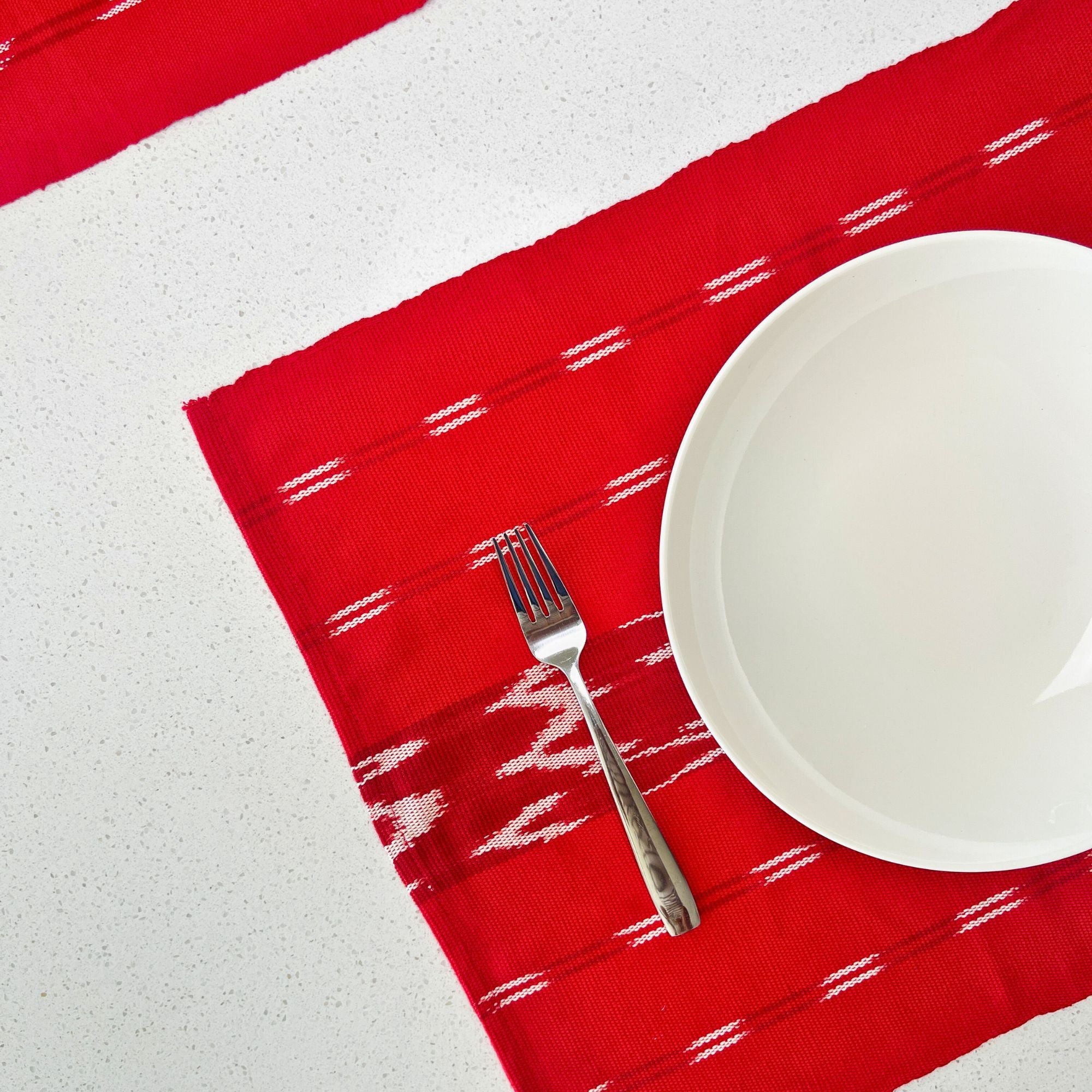 Serpentine Ikat Woven Placemat - Cherry